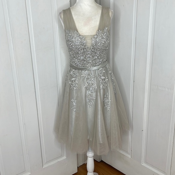 A-line Knee-length Tulle Prom Dress with Appliqués - Picture 2 of 15